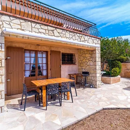 Апартаменты Domaine De La Bastide Dagay *